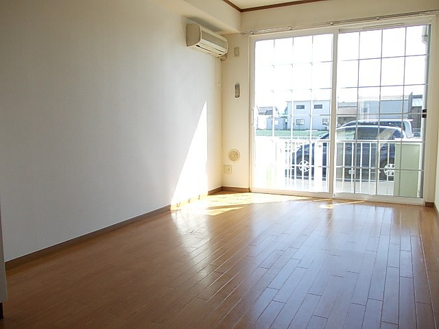 ジョイタカハシⅥの居間・リビング