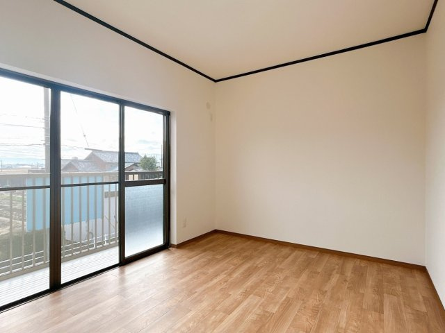 リフォーム済中古戸建　大垣市開発町2丁目　昭和63年築の洋室