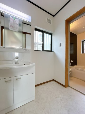 リフォーム済中古戸建　大垣市開発町2丁目　昭和63年築の独立洗面台