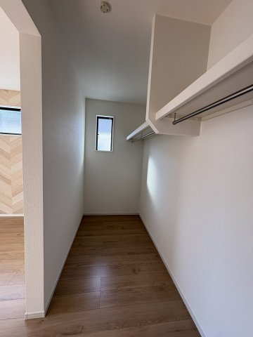 【収納】 | 福岡市博多区浦田1丁目10期　1号棟（全2棟）【仲介手数料無料・0円】 | 現地写真。ウォークインクローゼットです。