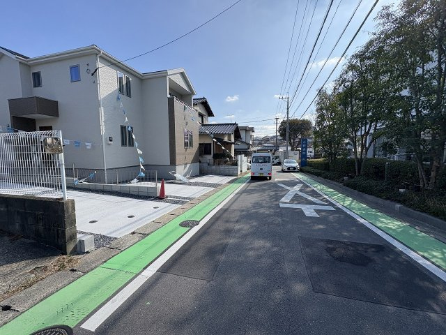 【その他】 | 福岡市博多区浦田1丁目10期　1号棟（全2棟）【仲介手数料無料・0円】 | 現地写真。前面道路です。