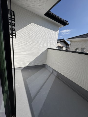 【バルコニー】 | 福岡市博多区浦田1丁目10期　1号棟（全2棟）【仲介手数料無料・0円】 | 現地写真。インナーバルコニーです。