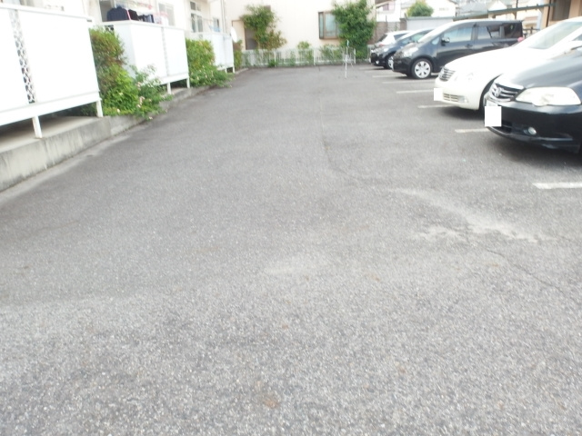 ハミング尾嶋Ｃの駐車場