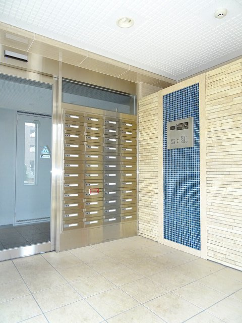 プラシード栄のエントランス