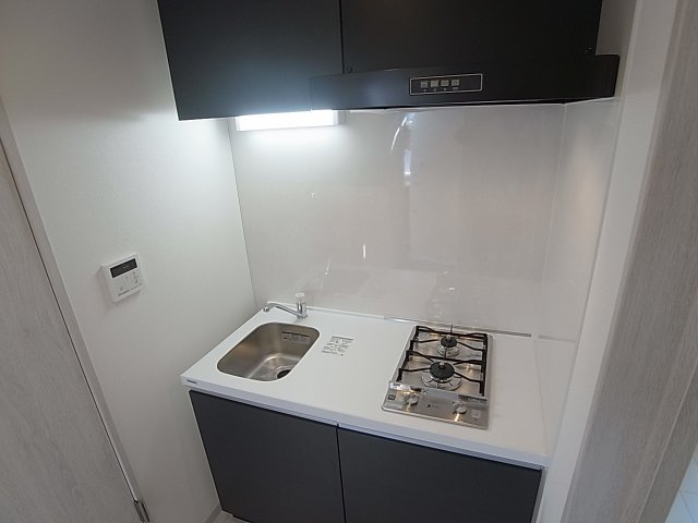 モダンアパートメント神戸湊川のキッチン|2口ガスコンロのキッチン