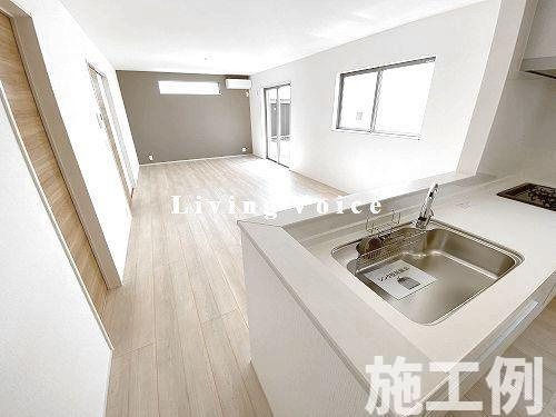 【居間・リビング】 | 【仲介手数料０円】厚木市まつかげ台　新築一戸建て | 厚木市まつかげ台　新築一戸建て