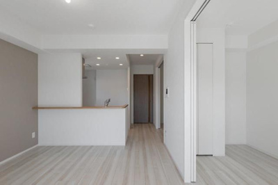 【居間・リビング】 | グローリオシェルト水道橋 | ゆったりとしたリビングです