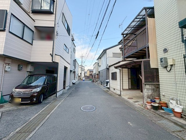 西京極徳大寺団子田町　建築条件無土地の前面道路含む現地写真|閑静な住宅地。徒歩４分のところには緑豊かな広々とした公園もございます♪（R8.3撮影）