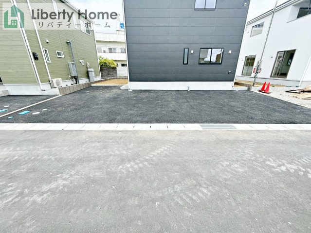 茨城町長岡第4　新築戸建　2号棟の駐車場