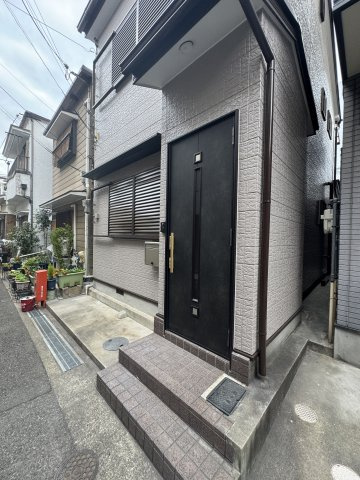 御蔵通1丁目戸建貸家のエントランス