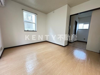 【内装】 | エーデルハイツ | 明るい色調の室内です