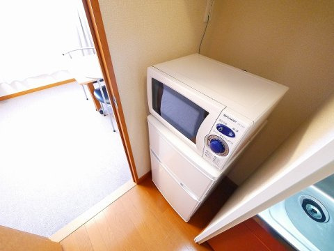 レオパレスあやめ池疋田の設備|冷蔵庫もレンジも買う必要無しですよ