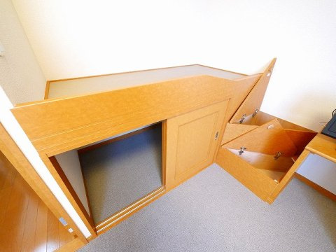 レオパレスあやめ池疋田の収納|専用の収納スペースです