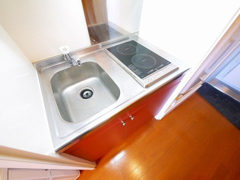 レオパレスあやめ池疋田のキッチン|コンパクトなキッチンで掃除もラクラクです