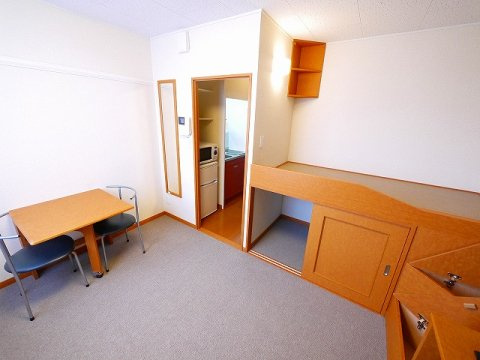 レオパレスあやめ池疋田の寝室|広くて明るい部屋です