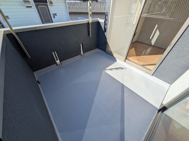 八王子市　大和田町　中古戸建てのバルコニー|～広々としたバルコニー　2部屋から出入りが可能です～