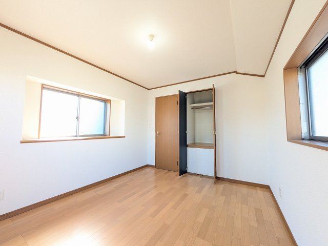 八王子市　大和田町　中古戸建ての収納|～収納力の高いクローゼット完備～