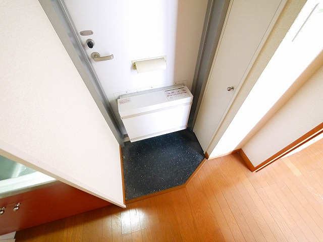 レオパレスエザーンスの玄関|収納もある玄関です