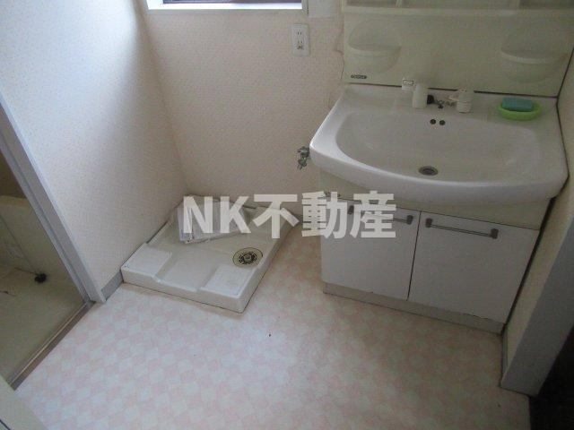 【洗面所】 | 中小阪2丁目テラスハウス（八戸ノ里賃貸） | 忙しい朝には欠かせない洗面所です