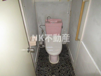 【トイレ】 | 中小阪2丁目テラスハウス（八戸ノ里賃貸） | 落ち着いた色調のトイレです