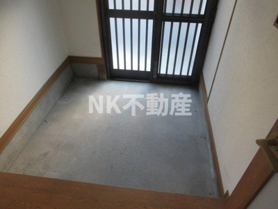 【玄関】 | 中小阪2丁目テラスハウス（八戸ノ里賃貸） | 明るい玄関です