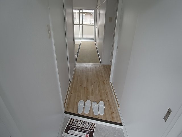 ビレッジハウス鈴蘭台2号棟の玄関|玄関から綺麗です