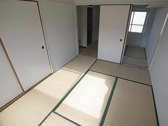 ビレッジハウス鈴蘭台2号棟の和室|和室も各部屋明るく綺麗です