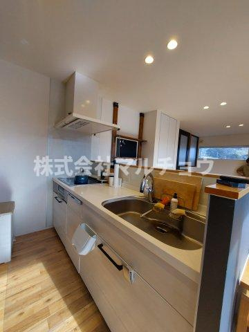 中三栖戸建てのキッチン|コンパクトなキッチンで掃除もラクラク