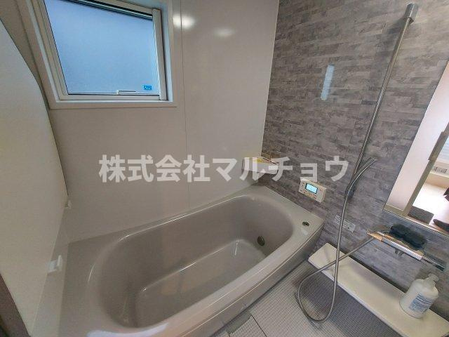 中三栖戸建ての浴室|日々の疲れを癒すお風呂付です