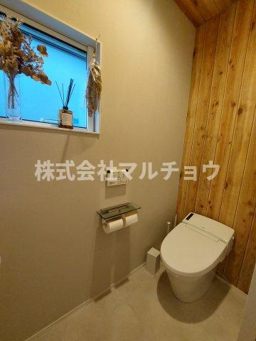 中三栖戸建てのトイレ|清潔感のあるトイレです