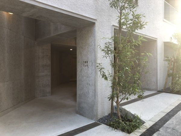 【エントランス】 | 三組坂flat | 落ち着いたエントランスです