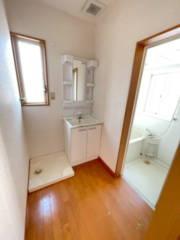 久留米市田主丸町秋成の一戸建ての洗面所