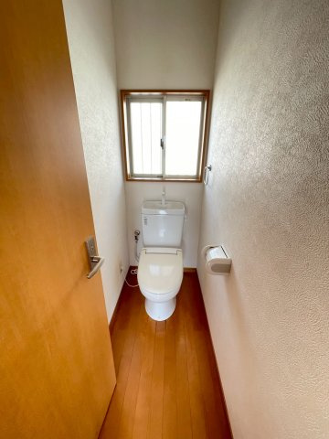 久留米市田主丸町秋成の一戸建てのトイレ