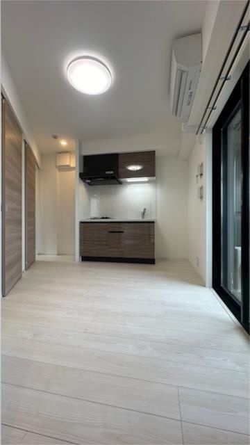 ＺＯＯＭ方南町の居間・リビング|■エアコン■24時間換気システム■ダウンライト■２面採光