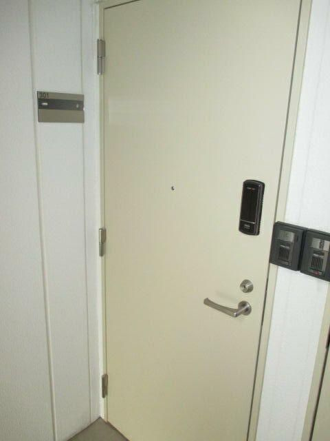 カデンザ大塚の玄関