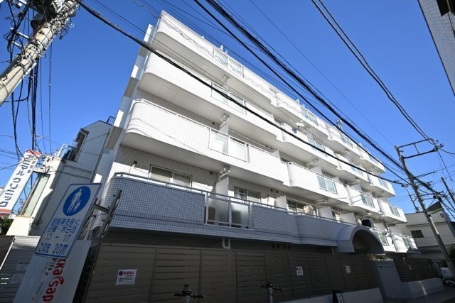 クリスタル三軒茶屋PART-1　分譲賃貸　角部屋　オートロックの外観