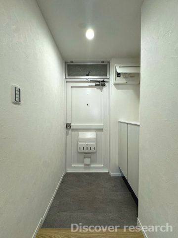 府中コーポラスの玄関