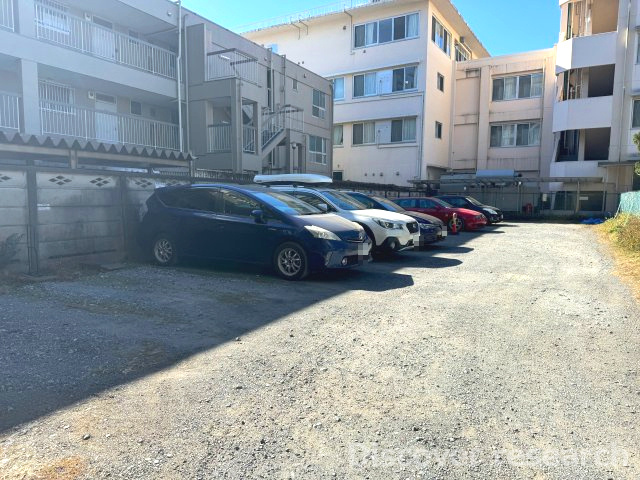 府中コーポラスの駐車場
