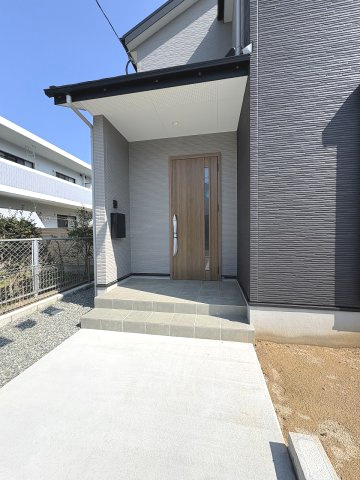 【玄関】 | 福岡市東区三苫2丁目6期7期　1号棟（全5棟）【仲介手数料無料・0円】 | 現地写真。
