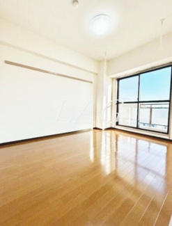 【居間・リビング】 | イーストワン | 洋室のお部屋です。