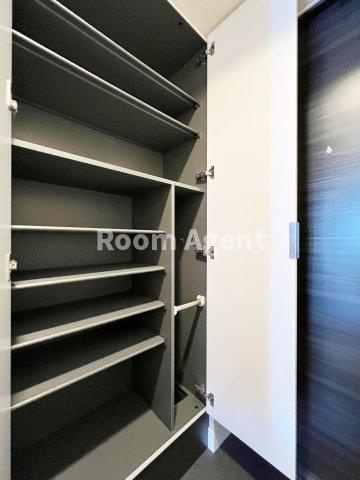 プレサンス大須観音フィエスタの玄関