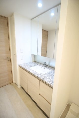 勝どき ザ・タワーの独立洗面台|リネン庫あり