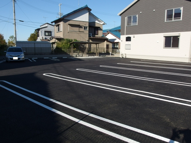 プレミアム井田の駐車場