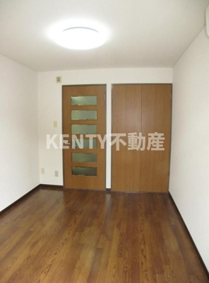 【居間・リビング】 | ハイツベルシャイン | こちらの居間で趣味の時間をお楽しみください