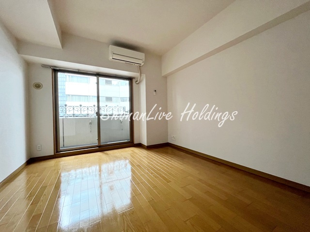 パール横浜東口壱番館の居間・リビング