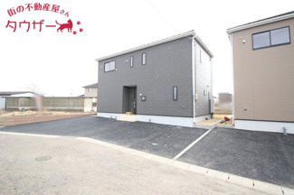 【駐車場】 | 善郷小学校・矢吹中学校区　GRADLE GAEDEN 矢吹町八幡町　第２４　全３棟　３号棟 | 駐車スペース３～４台可能です！　外水道もついていますので洗車に便利です♪