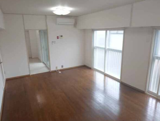 ジークレフ本山の居間・リビング