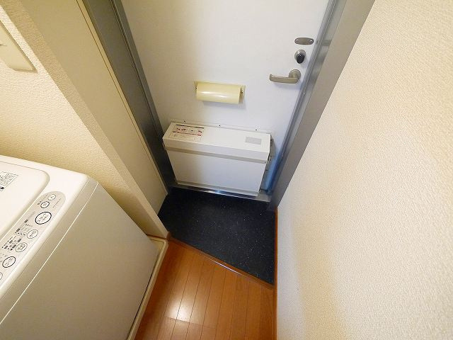 レオパレス売間サニーヒルの玄関|収納もある玄関です