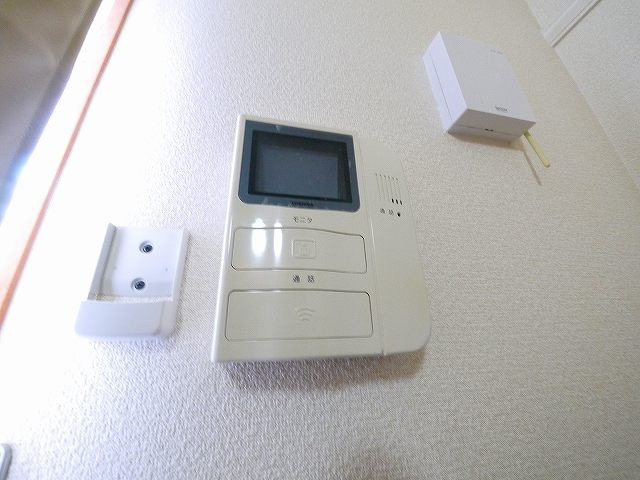 レオパレス売間サニーヒルのセキュリティ|お顔が見えるモニター付きインターホンで安心。