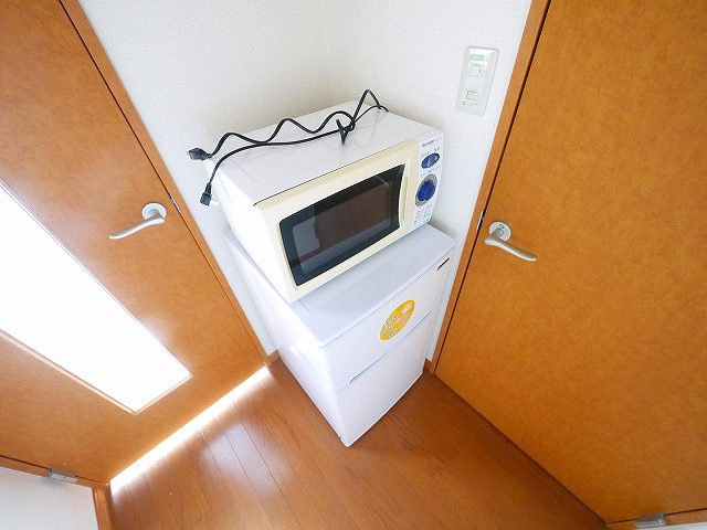 レオパレス売間サニーヒルの設備|2ドア冷蔵庫・電子レンジ